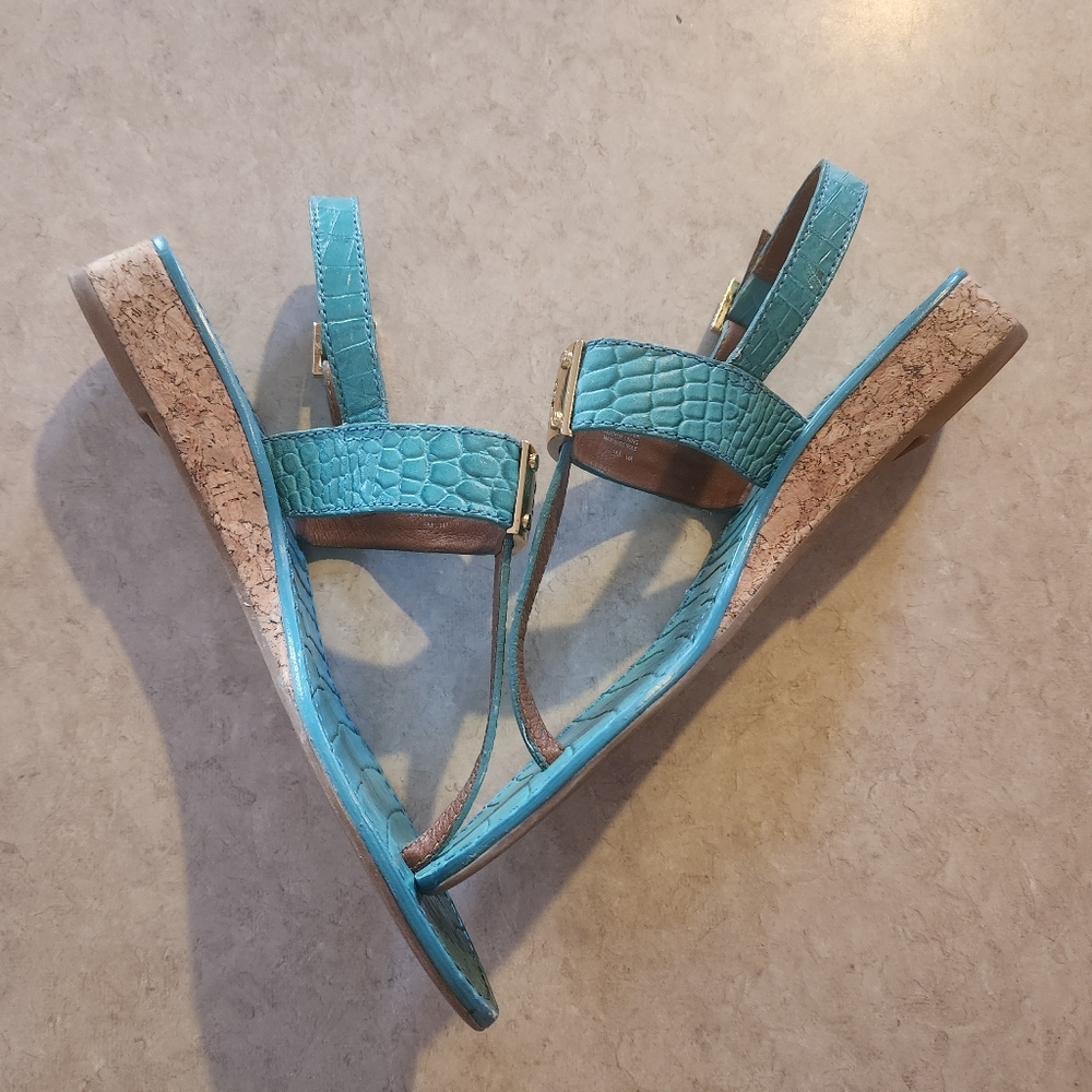 Tory Burch Teal Croc-Embossed Leather Thong Sandals with Gold Logo - Picture 7 of 11